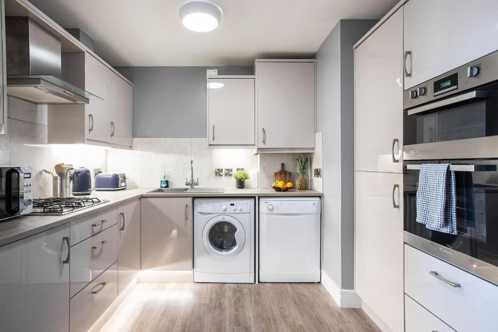 5* Ultra Luxury, Great Views, Underground Parking Apartment Belfast Exterior photo