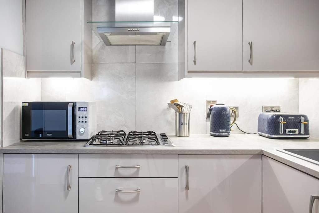 5* Ultra Luxury, Great Views, Underground Parking Apartment Belfast Exterior photo