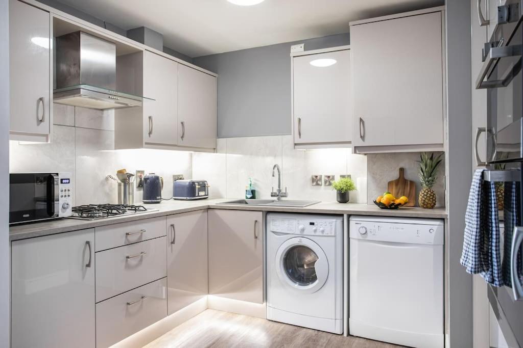 5* Ultra Luxury, Great Views, Underground Parking Apartment Belfast Exterior photo